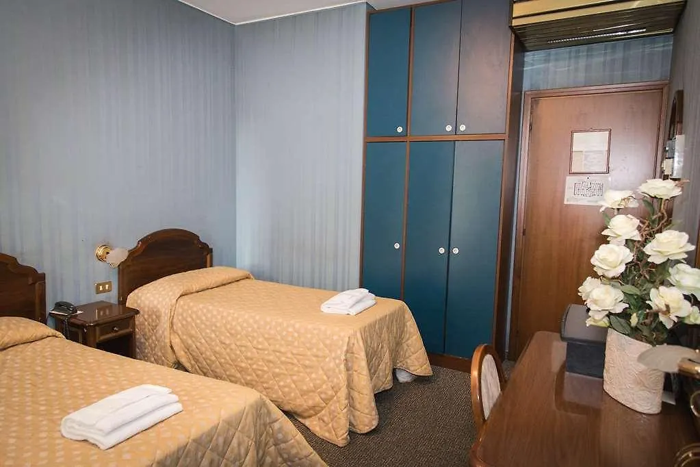 Hotel Accursio Milán 3*,  Italia